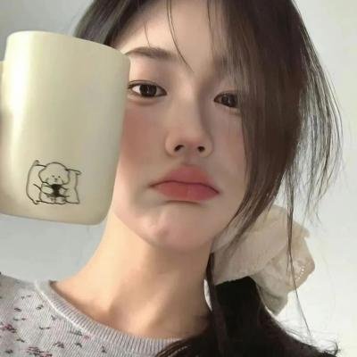 蓝与白形成的蔚蓝色